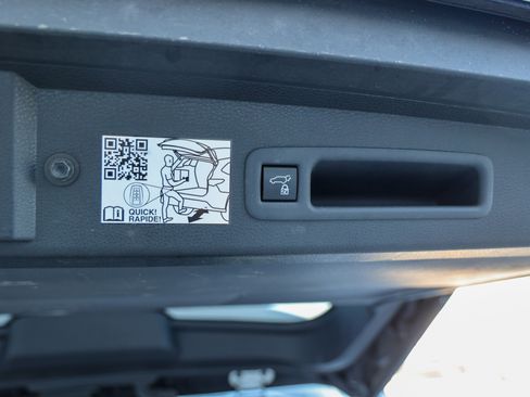 Certified 2023 Toyota Sienna Limited FWD image 34