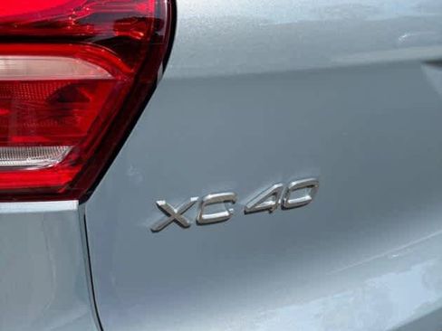 Used 2023 Volvo XC40 B5 Plus w/ Protection Package Premier AWD/4WD image 5