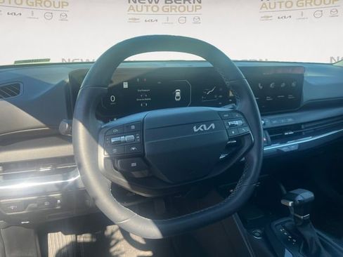 Used 2025 Kia K4 EX image 12