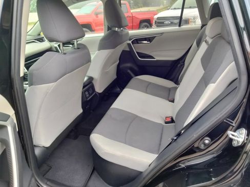 Used 2020 Toyota RAV4 XLE w/ Convenience Package image 11