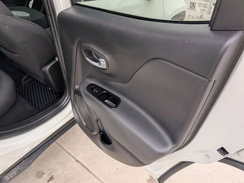 Used 2022 Jeep Renegade Latitude w/ Convenience Group image 31