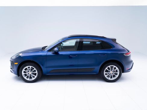 Certified 2026 Porsche Macan AWD/4WD image 2