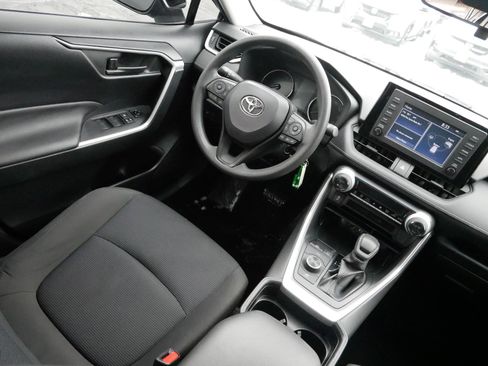 Used 2019 Toyota RAV4 LE image 9