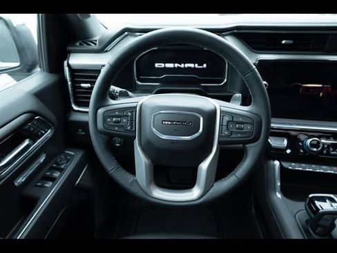 Used 2025 GMC Sierra 1500 Denali w/ Technology Package AWD/4WD image 19