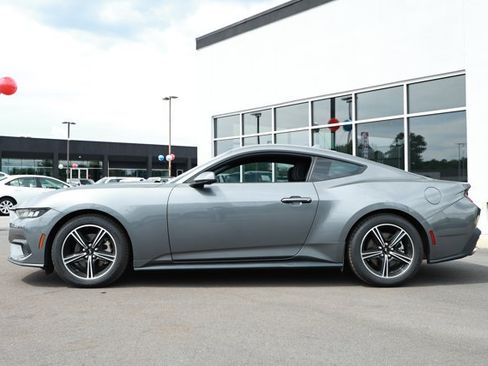 Used 2024 Ford Mustang Coupe RWD image 9