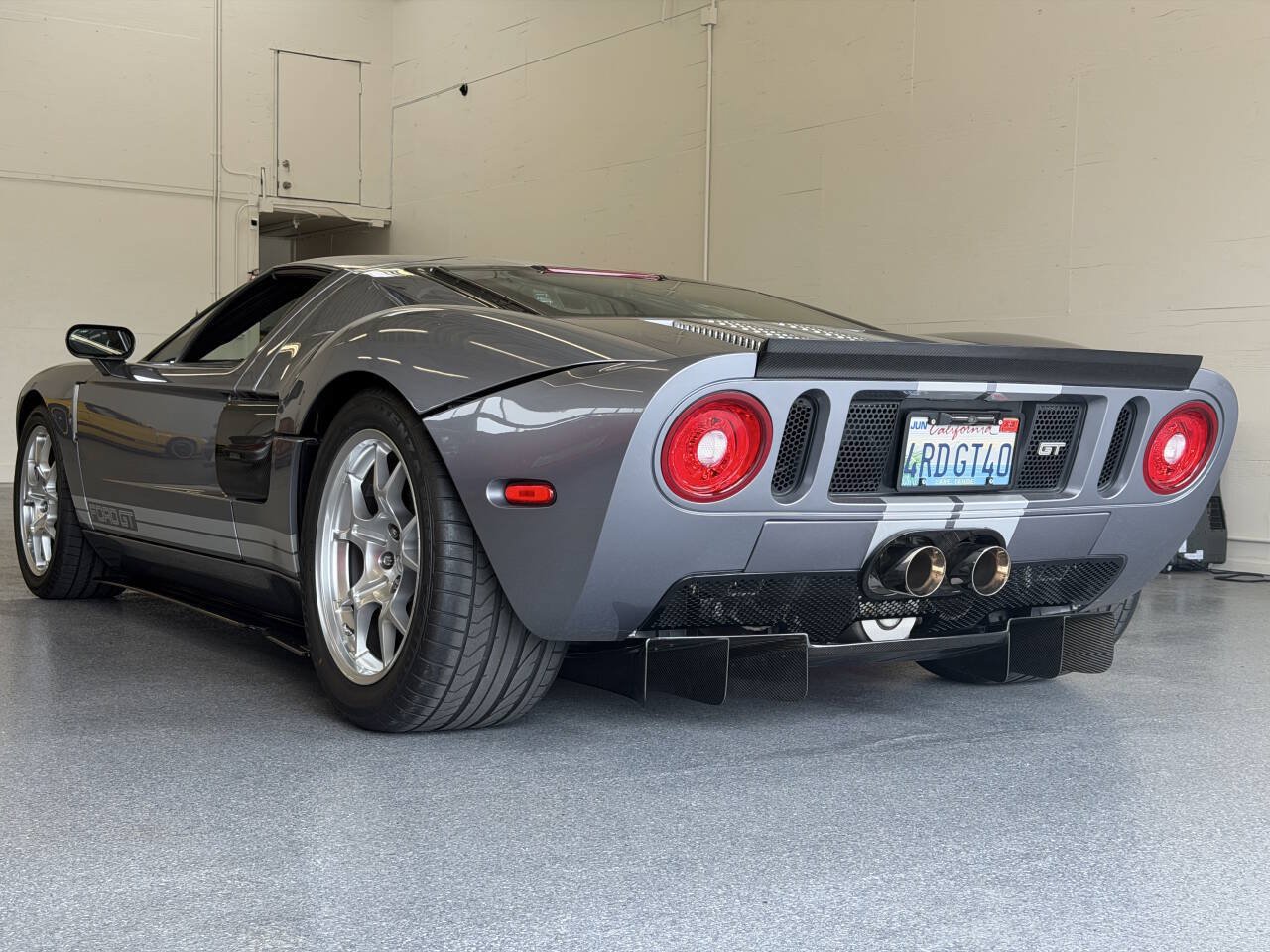Used 2006 Ford GT RWD image 21