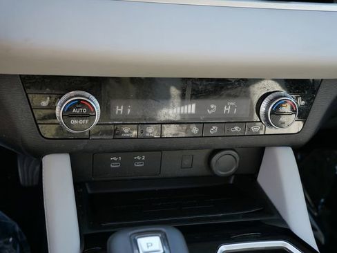 Used 2025 Mitsubishi Outlander SE AWD/4WD image 23
