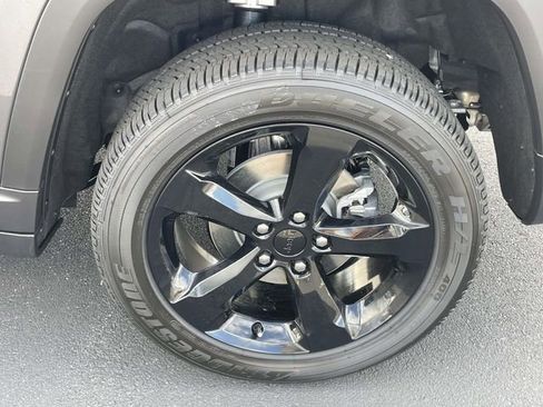New 2025 Jeep Grand Cherokee Altitude RWD image 9