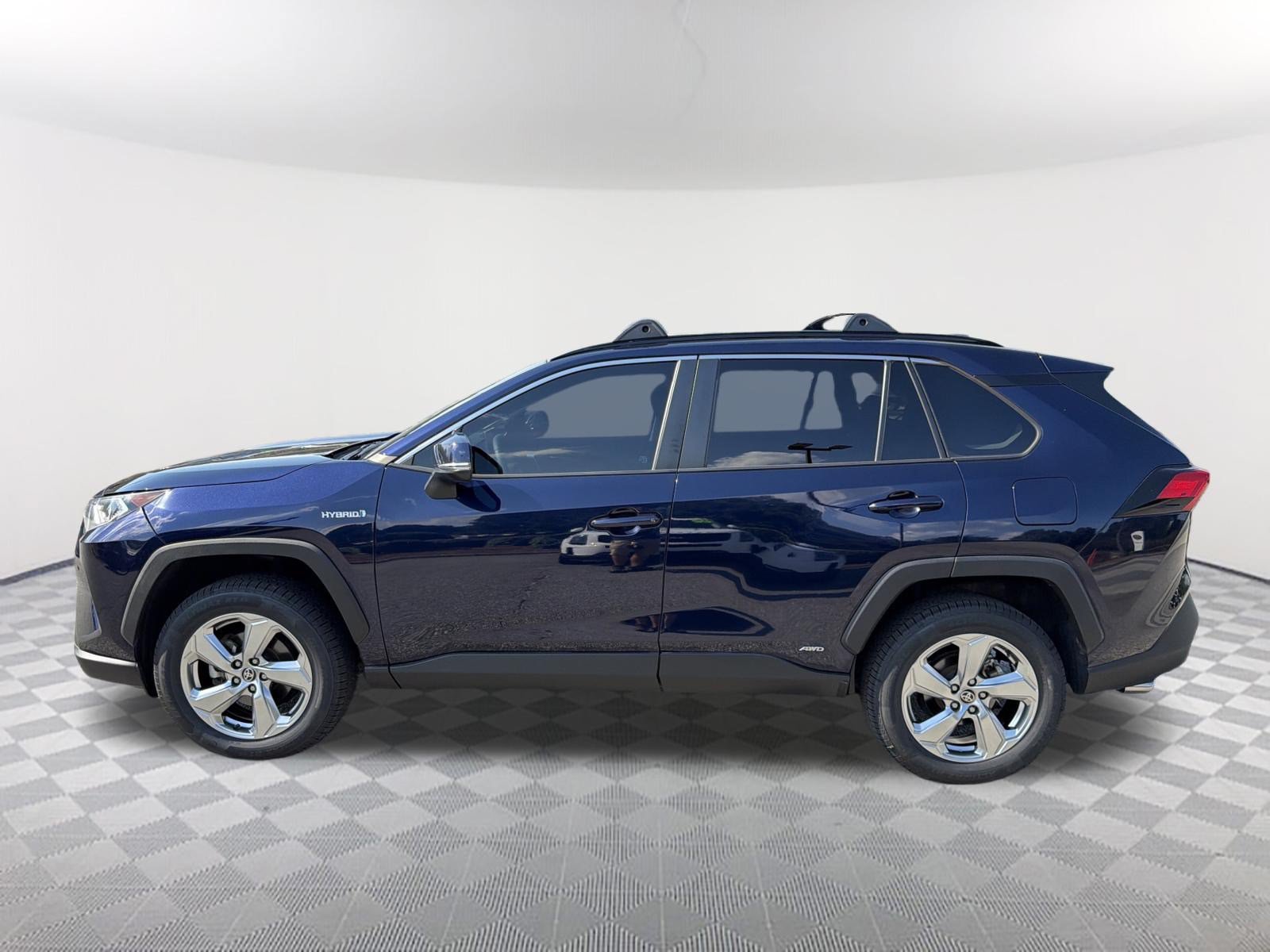 Used 2021 Toyota RAV4 XLE Premium AWD/4WD image 14