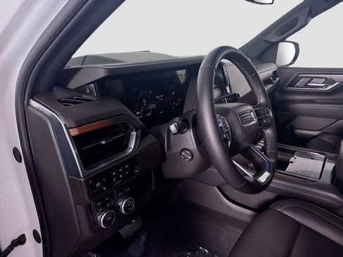 Used 2025 GMC Yukon XL Denali AWD/4WD image 23