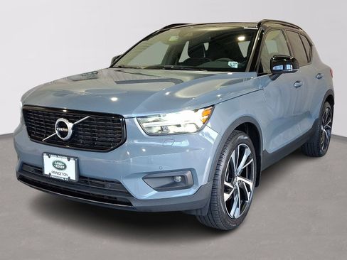 Used 2022 Volvo XC40 T5 R-Design w/ Climate Package image 1