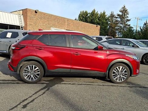 Used 2024 Nissan Kicks SV image 7