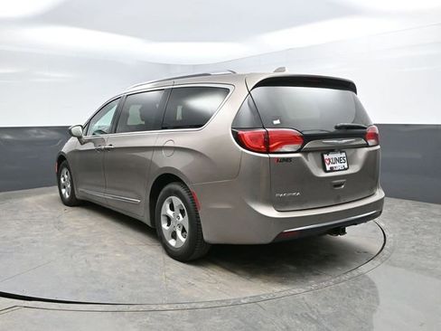 Used 2017 Chrysler Pacifica Touring-L Plus image 6