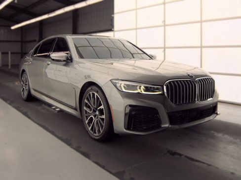 Used 2021 BMW 750i xDrive w/ Executive Package AWD/4WD image 2