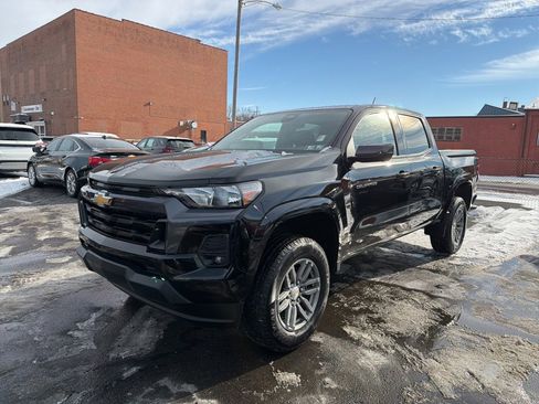 Used 2024 Chevrolet Colorado LT w/ LT Convenience Package II image 3