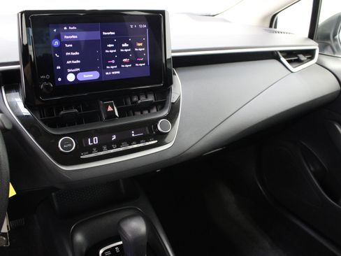Used 2025 Toyota Corolla LE FWD image 14