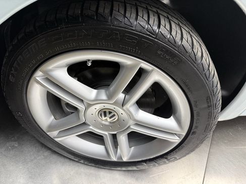 Used 2005 Volkswagen Beetle GLS FWD image 29