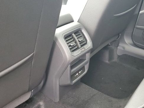 New 2026 Volkswagen Taos SE image 28