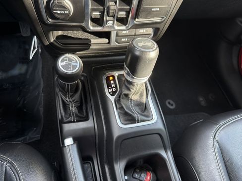 Used 2021 Jeep Wrangler Unlimited Sahara AWD/4WD image 19