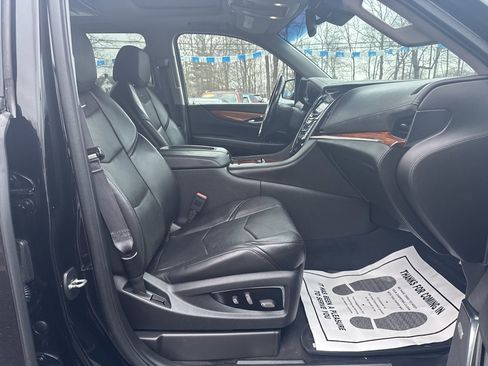Used 2015 Cadillac Escalade ESV Luxury image 32