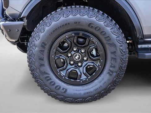 Used 2023 Ford Bronco Wildtrak image 9