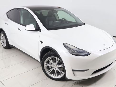 Used 2021 Tesla Model Y Long Range image 18