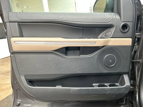 Used 2024 Ford Expedition Limited image 9