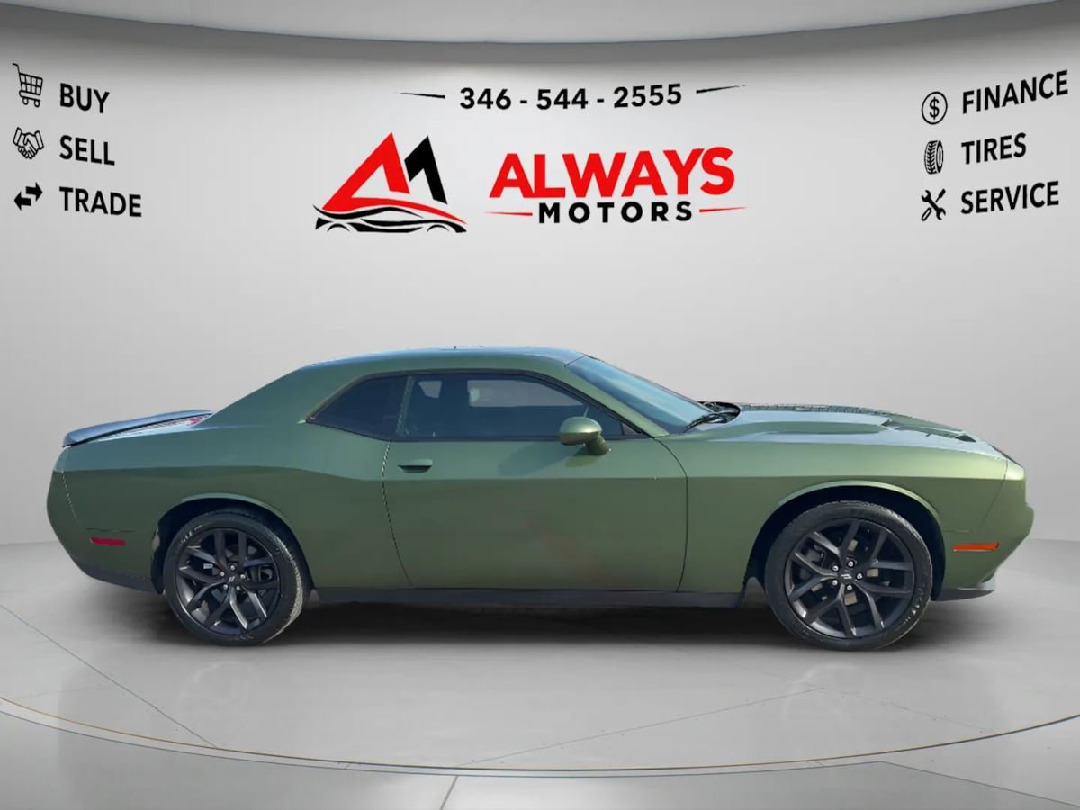 Used 2021 Dodge Challenger SXT w/ Blacktop Package RWD image 4