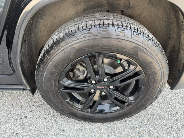 Used 2023 GMC Terrain AT4 w/ Tech Package AWD/4WD image 9