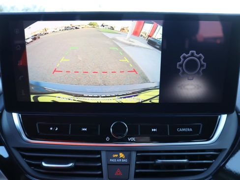 Used 2025 Nissan Altima 2.5 SR w/ SR Premium Package image 26