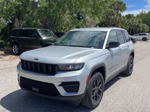 Used 2024 Jeep Grand Cherokee Altitude image 1