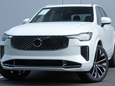 Used 2026 Volvo XC90 T8 Plus w/ Protection Package AWD/4WD image 3