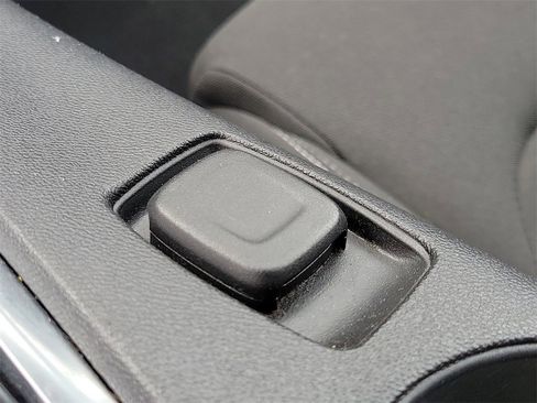 Used 2021 Chevrolet Camaro SS image 27