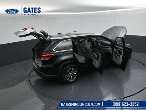 Used 2019 Toyota Highlander XLE AWD/4WD image 58