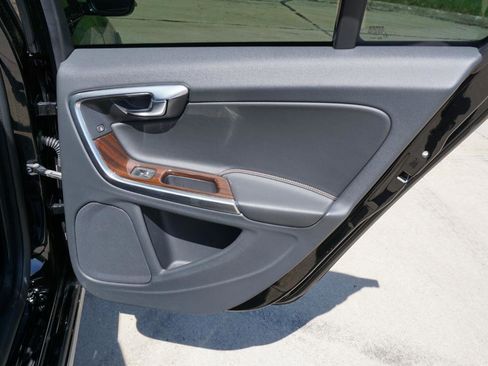 Used 2016 Volvo V60 T5 Cross Country w/ Convenience Package AWD/4WD image 11