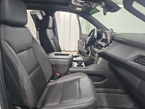 Used 2023 Chevrolet Suburban Z71 w/ Luxury Package AWD/4WD image 13