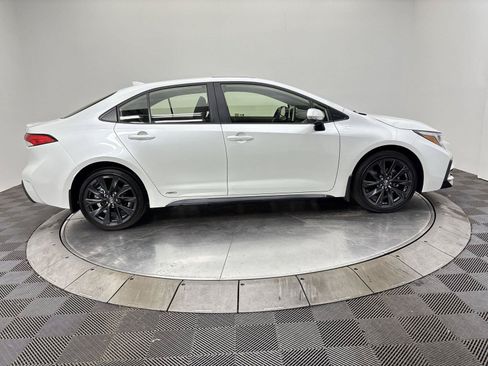 Used 2025 Toyota Corolla SE w/ SE Premium Package AWD/4WD image 17