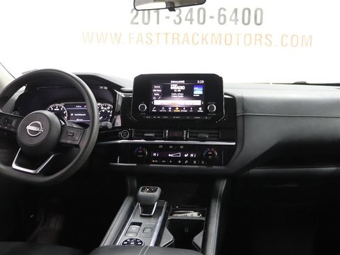 Used 2022 Nissan Pathfinder S image 17