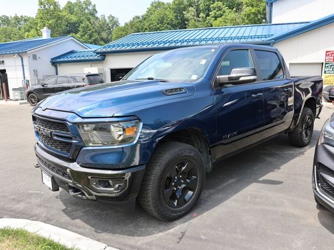 Used 2022 RAM 1500 Big Horn AWD/4WD image 3