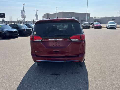 Used 2017 Chrysler Pacifica Touring-L Plus image 6