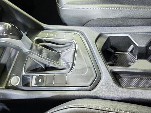 Used 2024 Volkswagen Tiguan SE FWD image 15