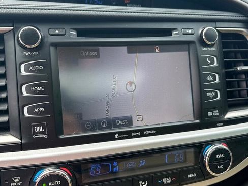 Used 2019 Toyota Highlander Limited image 21