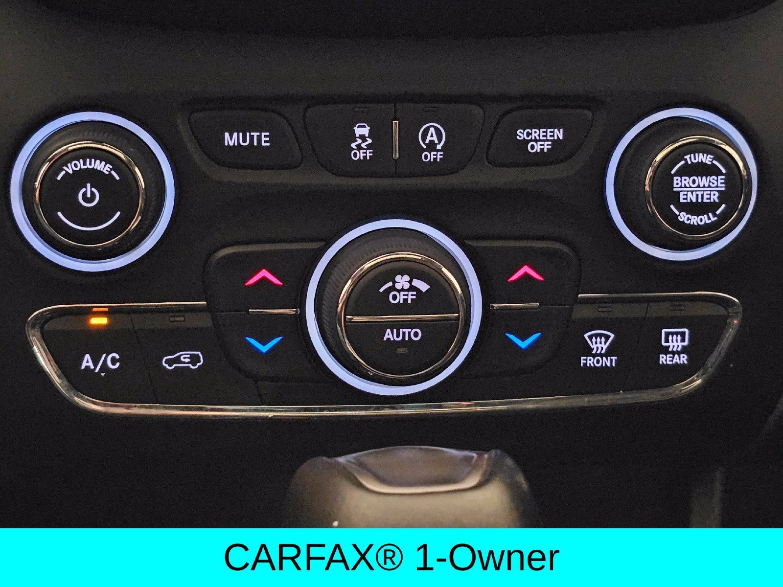 Used 2020 Jeep Cherokee Latitude Plus w/ Comfort/Convenience Group AWD/4WD image 17