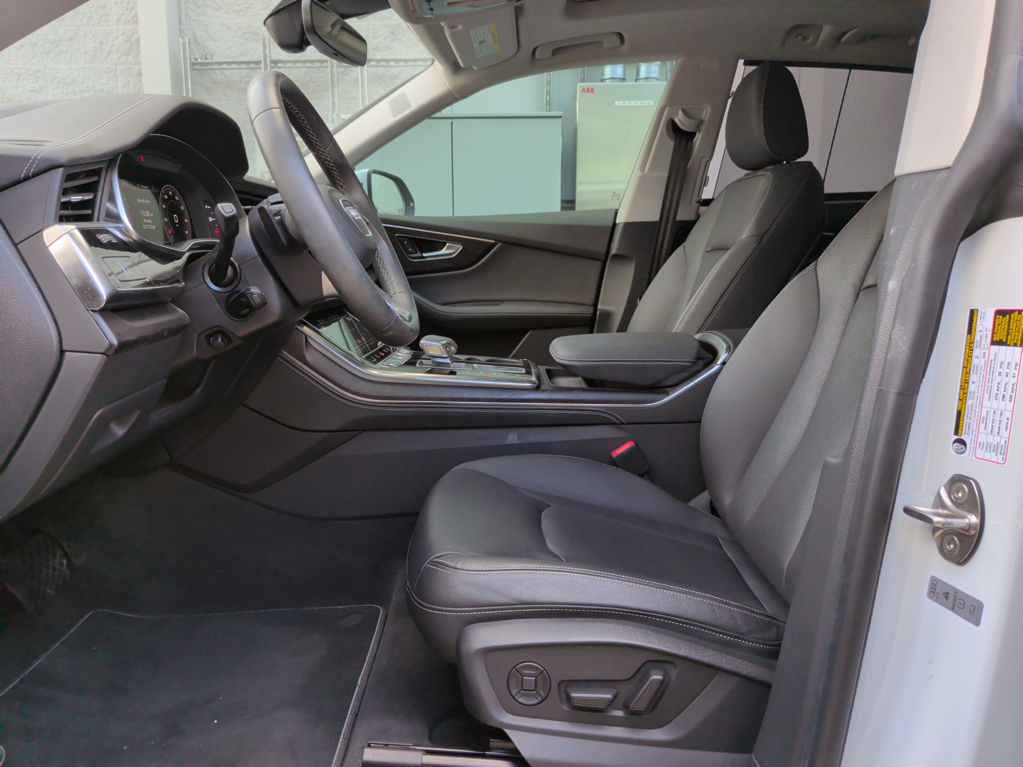 Used 2023 Audi Q8 Prestige AWD/4WD image 16