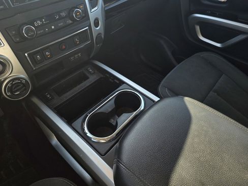 Used 2019 Nissan Titan SV w/ SV Convenience Package image 20