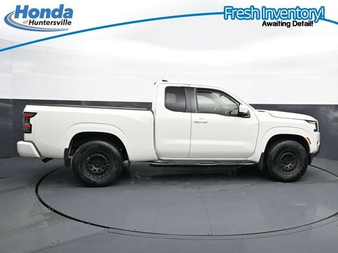 Used 2024 Nissan Frontier SV RWD image 11