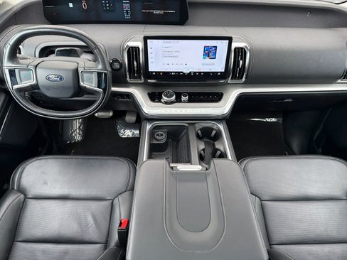 Used 2025 Ford Expedition Platinum AWD/4WD image 12