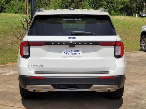 New 2026 Ford Explorer Active w/ Active Comfort Package RWD image 4