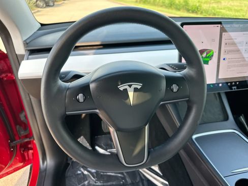 Used 2021 Tesla Model Y Long Range AWD/4WD image 14