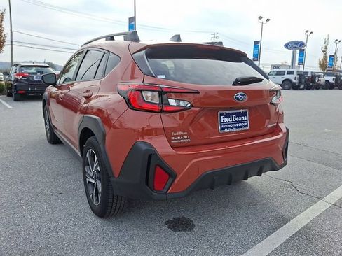 Used 2024 Subaru Crosstrek 2.0i Premium w/ Crosstrek Mirror Package image 9